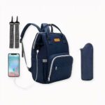 Un sac à couche avec port USB et sac isotherme élégant pour des mamans à la mode. Ce sac à dos est très pratique avec des nombreuses poches, une interface USB et un sac isotherme en plus.  Il est imperméable et possède une poche extérieure pour les lingettes avec une petite fente pour pouvoir les tirer directement de la poche.