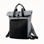 Découvrez ce sac à dos minimaliste et fonctionnel aux lignes inspirées de l’architecture berlinoise. Avec son design minimaliste, il vous suivra dans tous vos déplacements que cela soit à vélo, à pieds ou en métro. Aussi pratique que résistant, vous aurez la place d'y glisser tout votre nécessaire.