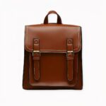 Un sac à dos cartable style vintage à porter sur le dos ou en bandoulière. Un compartiment principal spacieux avec une petite poche zippée à l'intérieur et une poche avant pour emporter avec vous tout ce dont vous avez besoin, partout, et avec style ! Le sac à dos cartable style vintage est un produit de qualité qui offre une touche d'élégance et de sophistication à votre look. Sa conception unique et son design intemporel en font un accessoire incontournable pour tous les jours.