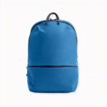 Découvrez ce sac ultra-léger et polyvalent, qui vous permettra de transporter votre affaire de cours, de sport ou encore votre ordinateur. Disponibles dans des coloris peps, il viendra dynamiser vos tenues, pour des looks citadins et actuels.