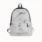 Un sac à dos cartable effet marbre pour un résultat ultra moderne et design. Un compartiment principal et une poche avant à fermeture éclaire et deux petites poches sur les côtés. Un sac d'école, de sport ou de voyages, transporter avec vous tout ce dont vous avez besoin avec style.