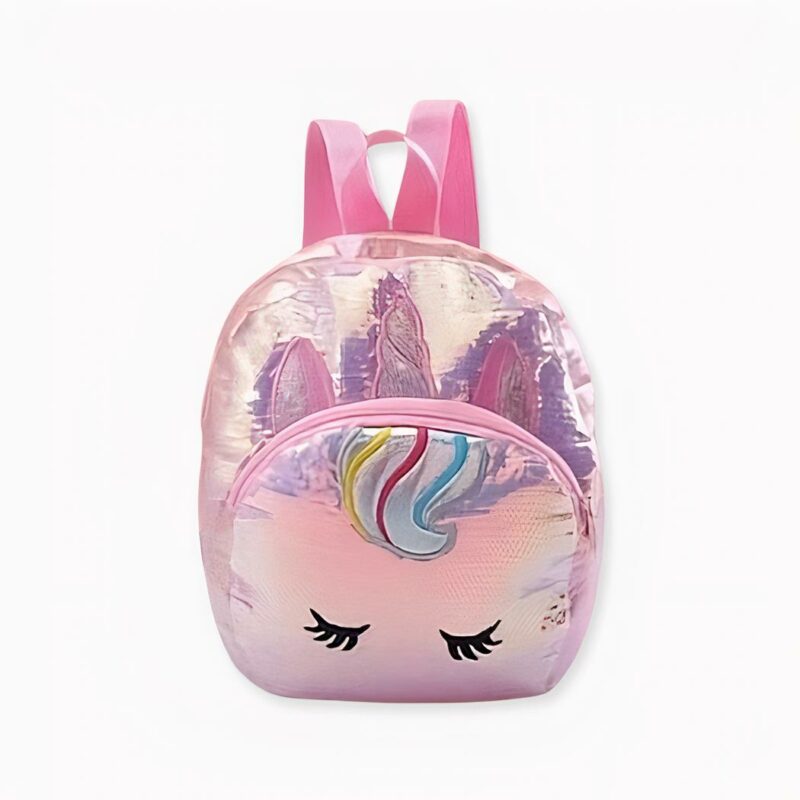 Découvrez ce scintillant sac à dos enfant à sequins licorne, qui sera un adorable compagnon pour votre enfant. Féérique, ce merveilleux sac, lui permettra de transporter son petit nécessaire pour l’école ou encore d’apporter ses jouets avec lui !