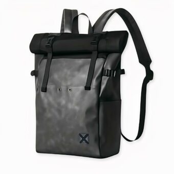 Un sac à dos moderne et design à porter au quotidien. Ce sac à dos est étanche et avec sa matière en PVC. Il est idéal pour l'école, le travail ou encore une balade en nature à pied ou à vélo.