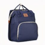 Découvrez ce sac à langer bébé transformable pour changer les couches de votre bébé. Vous pouvez maintenant l’allonger à tout moment et le changer partout. Ce sac a de nombreuses poches et trois poches à biberons à l’avant avec isolant pour garder la température. Ce sac incroyable, il est léger, il pèse moins d'un kilo, vous permettant de le transporter facilement avec vous.