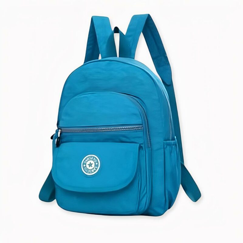 Sac à dos petit format en nylon, couleur bleu, bonne qualité et très tendance.