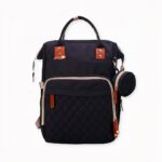 Jamais les voyages et pique-niques avec bébé n'ont été plus faciles. Avec ce sac à couches de voyage, vous aurez non seulement un accessoire pour transporter les affaires de bébé, mais aussi un lit pour coucher votre bout de chou lorsqu'il est fatigué.