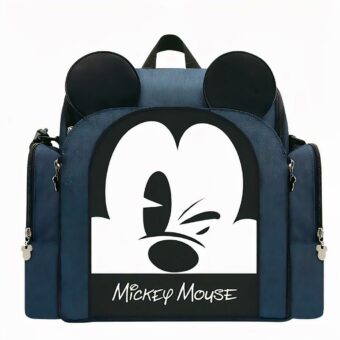Voici un mignon sac à couches pour les mamans fans de Mickey Mouse. Ce sac à dos Mickey vous accompagnera lors d'une balade ou d'un voyage avec bébé. Avec ses nombreuses poches, emportez tous les affaires et les soins de bébé partout où vous allez.