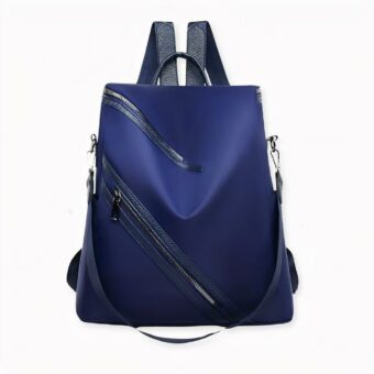 Voici un sac à couches élégant et moderne pour les mamans qui se soucient de leur look. Ce sac à dos design sera votre meilleur allié pour chaque sortie avec bébé. Simple et pratique à porter, il possède aussi suffisamment d'espace pour transporter les divers soins de votre bout de chou.