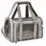 Plus question de laisser votre animal de compagnie à la maison lorsque vous partez en vacances. Grâce à ce sac à dos de voyage pour animal de compagnie, vous pouvez emmener votre chat ou votre chien partout avec vous. Il bénéficie d’une conception approuvée par les compagnies aériennes. Comme il est disponible en plusieurs coloris et dimensions, il vous sera facile de trouver le modèle adapté à votre compagnon.