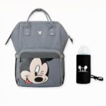 Succombez au charme de ce joli sac à langer bébé motif Mickey Mouse. Un sac à dos de grande capacité multifonction avec 12 poches qui vous permettra d'emporter toutes les moindres affaires de votre bout de chou. Vos balades avec bébé seront plus agréables avec ce sac.