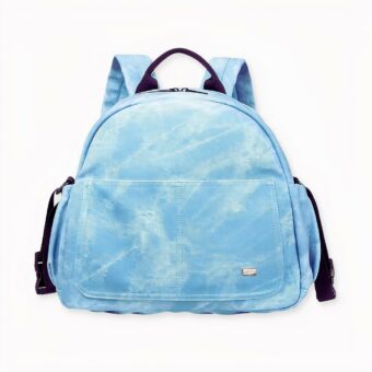 Bébé aura besoin de toutes ses affaires lors de votre voyage ou petite balade. Avec ce sac à langer de grande capacité, vous ne risquez de rien oublier. Existant en différents coloris, ce sac à dos apportera style et élégance à toutes les mamans.