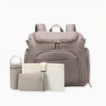 Ce joli sac à dos rendra la vie plus facile à toutes les mamans qui adorent se balader avec leur bébé. 7 en 1, ce sac à couches est suffisamment équipé pour transporter toutes les petites affaires de votre bout de chou. Disponible en plusieurs coloris et styles, il saura satisfaire tous les goûts.