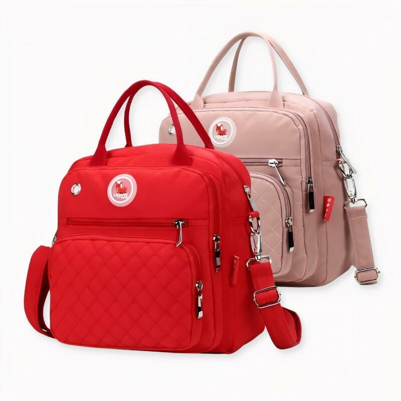 Porter bébé tout en restant élégante, c'est possible avec ce joli sac à langer imperméable en nylon. C'est l'accessoire idéal pour les mamans. À la fois design et pratique, ce sac à bandoulière permet un transport facile des affaires de bébé.