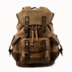 Notre sac à dos à sacoche vintage est un accessoire extrêmement utile pour partir en voyage. Vous pouvez l'utiliser pour transporter des vêtements, des chaussures, des livres et plein d'autres choses. Ce grand sac contient une grande poche principale à fermeture éclair, dans laquelle vous pouvez ranger tout ce dont vous avez besoin pour votre séjour au soleil.