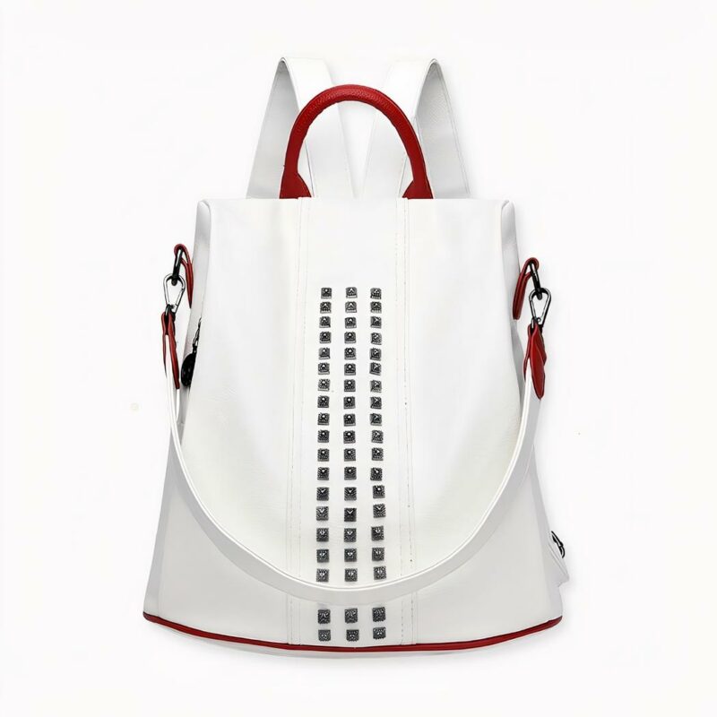 Découvrez notre élégant sac à dos en polyester pour femme. Il se décline en deux coloris pour plus de style. Aussi pratique qu'à la pointe de la mode, ce sac à dos vous accompagnera dans toutes vos démarches quotidiennes, de jour comme de nuit. Il peut contenir un iPad et tous vos affaires personnels. À vous de jouer !