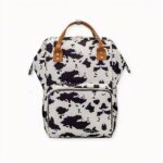 Avec notre nouveau sac à langer et son look rétro, vous n'aurez plus jamais besoin de tout sacrifier pour votre bébé en choisissant ce superbe accessoire qui vous ressemble ! Sac à dos fleuri, colorés et fantaisie, osez l'originalité !   Sac à dos disponible en 9 coloris.