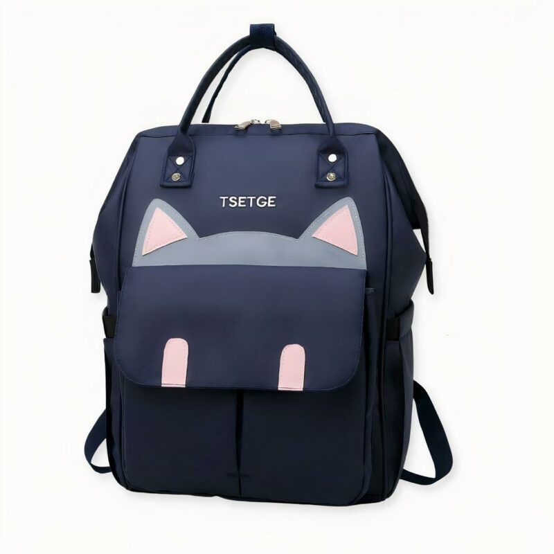 Un sac à langer élégant et original à motif chat pour les mamans qui se déplacent souvent avec leur bébé. Ce sac à dos vous permettra de transporter les affaires de votre bout de chou, sans pour autant vous encombrer ni compromettre votre look.