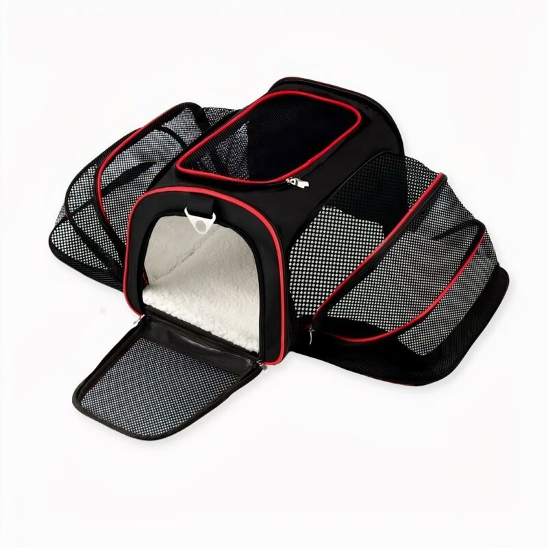 Votre animal de compagnie va se rouler par terre tellement il appréciera notre nouveau sac extensible porte-animal de compagnie ! Parfait pour les voyages, votre compagnon à quatre pattes pourra jouir d'un espace pouvant être doublé quand la situation le permettra. Encore plus d'espace pour profiter du sol moelleux, chouette !