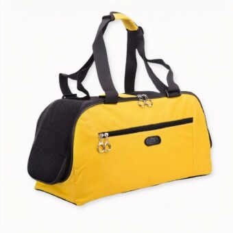 Fini les moments de stress et d'énervements pour faire entrer votre animal de compagnie dans son sac de voyage ! Notre sac moderne de voyage pour animaux de compagnie est un nouveau modèle qui vous offre une grande ouverture pour vous faciliter la vie ! La fermeture à glissière et les poches extérieures permettent de ranger des accessoires tels que des jouets, des friandises et des couvertures. Ce sac est disponible dans une variété de couleurs et de motifs modernes pour correspondre à votre style personnel. Avec son design compact et sa construction robuste, ce sac est le meilleur choix pour les voyages avec votre animal de compagnie.