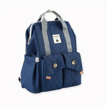 Voici un magnifique sac de maternité pour les mamans passionnées de mode. Un joli sac à dos qui allie avec perfection style et praticité. Existant en différents coloris, ce sac à langer complètera merveilleusement votre look.
