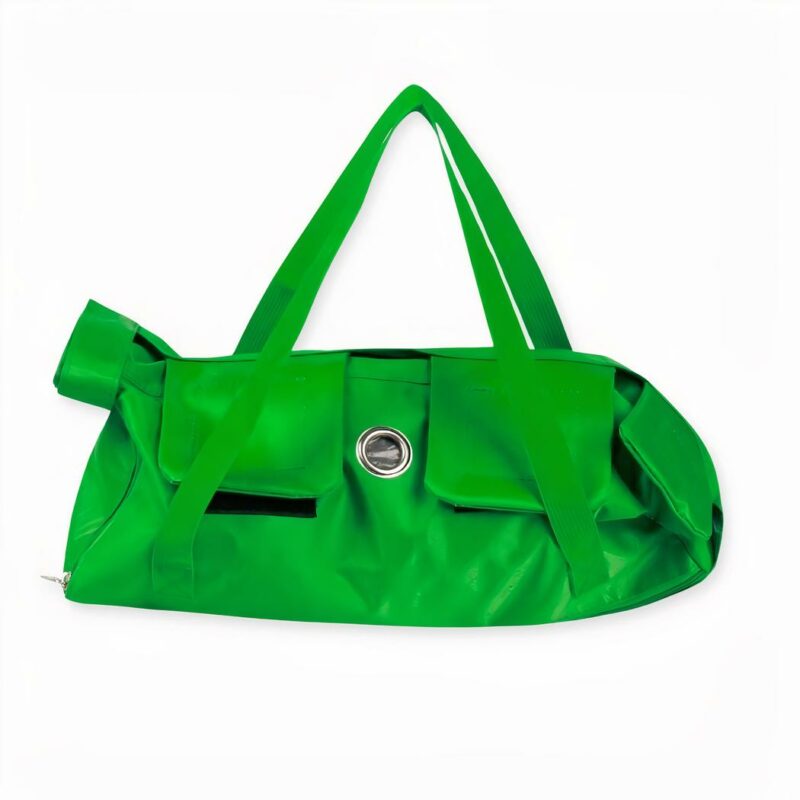 Notre sac tendance de transport pour chat est loin d'être discret ! Avec ces couleurs toutes plus vives les unes que les autres, votre chat se prendra pour un superhéros en train de voler vers de nouvelles aventures !