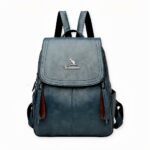 Équipez-vous de ce sac à dos en cuir PU pour ajouter une jolie touche d'élégance à votre apparence. Ce sac à dos est disponible en quatre différentes couleurs afin que vous puissiez choisir celui qui pourra être assorti avec votre tenue.