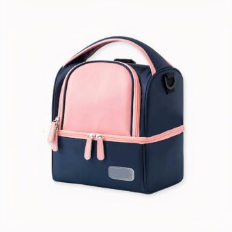 Alliez confort, bien-être et style avec ce joli sac à dos isotherme pour mamans. C'est le sac à dos idéal pour les petites balades avec bébé. Léger et confortable à porter, il se dote en plus d'un compartiment spécial pour conserver les biberons de votre bout de chou.