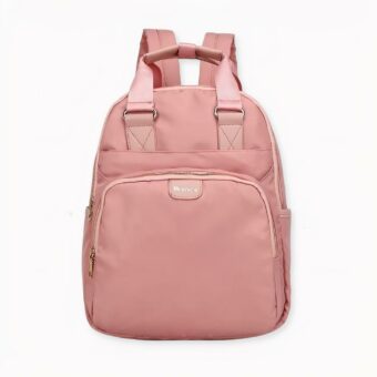 Un joli sac à dos maman compact et multifonctionnel. Une petite balade avec bébé ? Ce sac à langer vous d'emporter ses vêtements, biberons, couches, etc. Mais vous pouvez aussi vous en servir au quotidien pour transporter votre ordinateur, smartphone et autres soins.