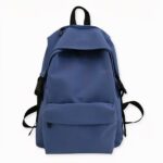 Difficile de ne pas aimer ce joli sac à dos lorsqu’on s'habille cool ! Portez ce sac pour compléter votre tenue. Il sera parfait pour apporter une touche décontractée à votre look. Mais pas que ! Ce sac à dos en nylon est aussi pratique pour l’école comme pour le travail. Avec son compartiment intérieur spacieux, emportez avec vous tout ce qui vous est nécessaire au quotidien. Livres, cahiers, ordinateur… tout tiendra dans ce sac à dos étanche.