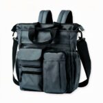 Vous êtes un adepte du look vintage ? Alors, voici un sac à dos vintage multi-poche gris homme qui ne vous laissera pas indifférent avec son style rétro et classique. Ce sac à dos multi-poche vous accompagnera chaque jour lors d’un voyage ou d’un simple déplacement pour transporter ordinateur, smartphone, livres et bien plus encore.
