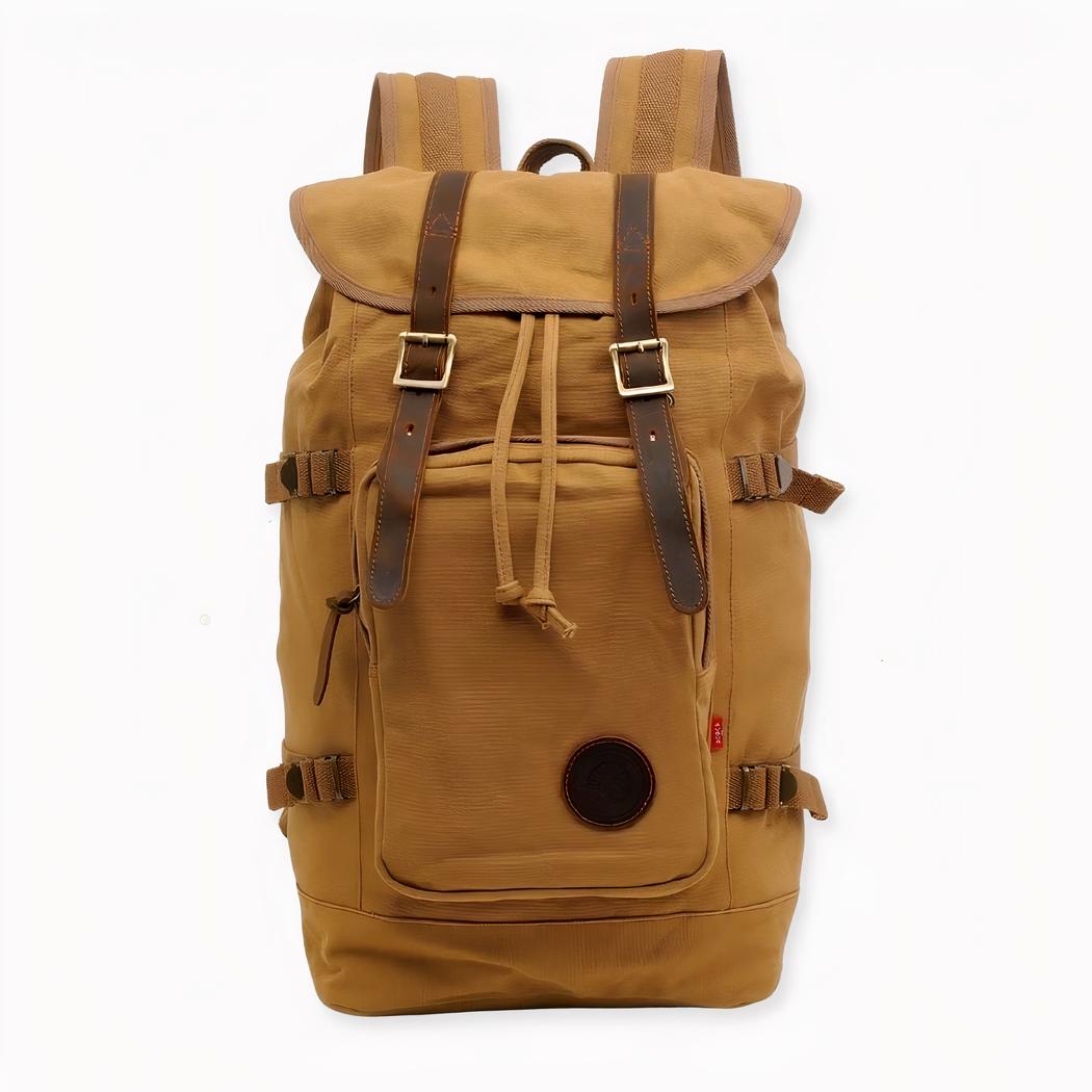 Notre sac à dos vintage multifonctionnel est le rêve d'un sac à dos parfait. La partie supérieure est très lisse et confortable et la structure de soutien du dos fonctionne parfaitement grâce aux bandoulières réglables !   Sac à dos disponible en 3 coloris.
