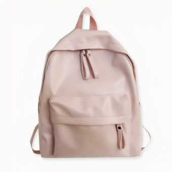 Non, le style preppy n’est pas mort ! Equipez-vous de ce joli sac à dos femme en simili cuir pour ajouter une jolie touche vintage et classique à votre look. C’est un excellent accessoire pour adopter un look preppy au quotidien. De plus, ce sac à dos simili cuir est disponible en plusieurs coloris. Vous allez pouvoir l’assortir à vos vêtements ou trouver un modèle correspondant à votre teint.