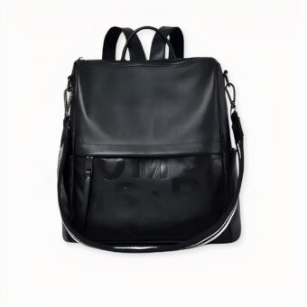 Un sac à dos femme élégant qui ne laissera pas les fashionistas indifférentes ! Vous transporterez vos essentiels avec style dans ce magnifique sac à dos en cuir de vache. Son aspect brillant et lisse ainsi que sa résistance vous séduiront. De grande capacité, ce sac à dos vous permettra d’avoir tout ce qu’il faut avec vous.