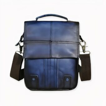 Notre sac à dos bandoulière en cuir est un sac vintage, authentique et unique qui vous permettra de transporter confortablement vos affaires. Fabriqué avec un cuir épais et une toile de qualité, il est idéal pour effectuer de longues balades en tout temps.   Sac disponible en 5 coloris.