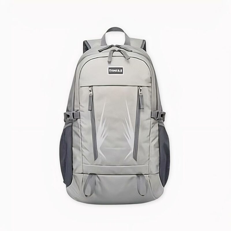 Sac à dos imperméable pour voyage sur fond gris clair.