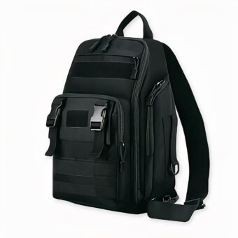 Sac à dos pour matériel de pêche en version noire, sur fond gris clair.