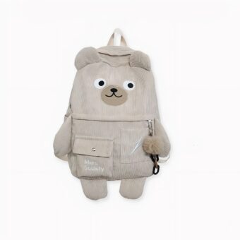 Sac à dos voyage ours kawaii sur fond gris clair.