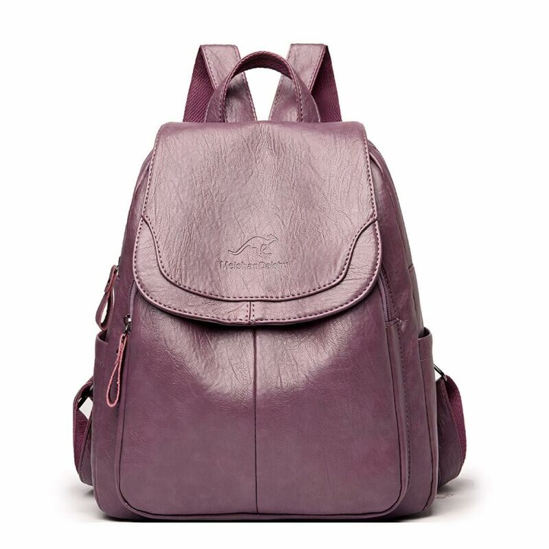 Sac à dos femme en simili cuir de mouton violet avec un fond blanc