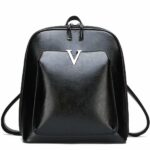 Petit sac à dos vintage V noir avec un fond blanc