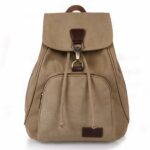 Sac à dos style vintage en toile marron avec un fond blanc