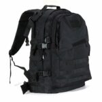 Sac à dos de randonnée à grande capacité noir avec un fond blanc