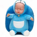 Sac à dos peluche bébé 3D bleu avec un fond blanc