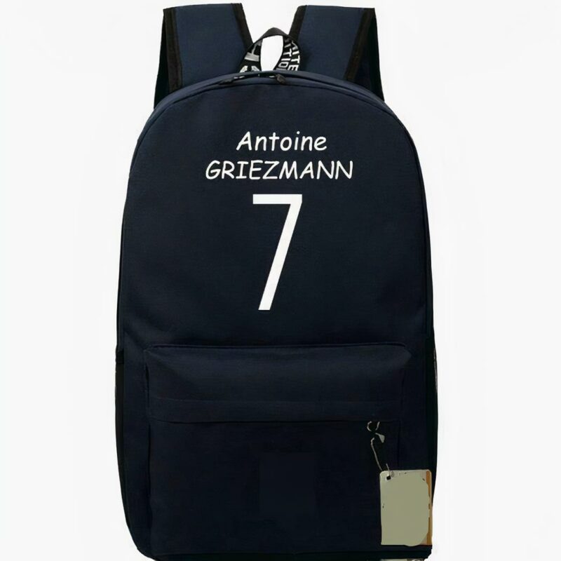 Votre enfant est fan d’Antoine Griezmann ? Voici un super sac à dos Antoine Grizmann pour l'école qui ne manquera pas de lui plaire : un sac à dos de taille moyenne avec inscription du nom et du numéro de maillot du joueur français sur le dos. Il est léger et simple à manipuler. Ce sac à dos convient aussi bien pour l’école que pour le sport.