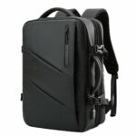 Sac à dos noir unique avec double compartiment, bonne qualité et très pratique.