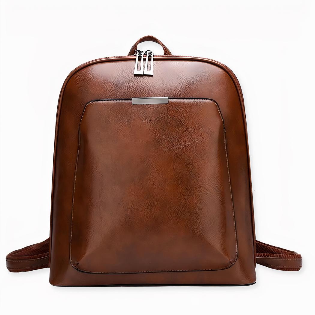 Craquez pour ce petit sac à dos en imitation cuir uni ! Très simple, il sera votre principal allié pour apporter une touche tendance à vos tenues et il s'assortira facilement à toute votre garde-robe. Ses deux anses intégrées vous permettront de le porter également à la main ou en bandoulière.