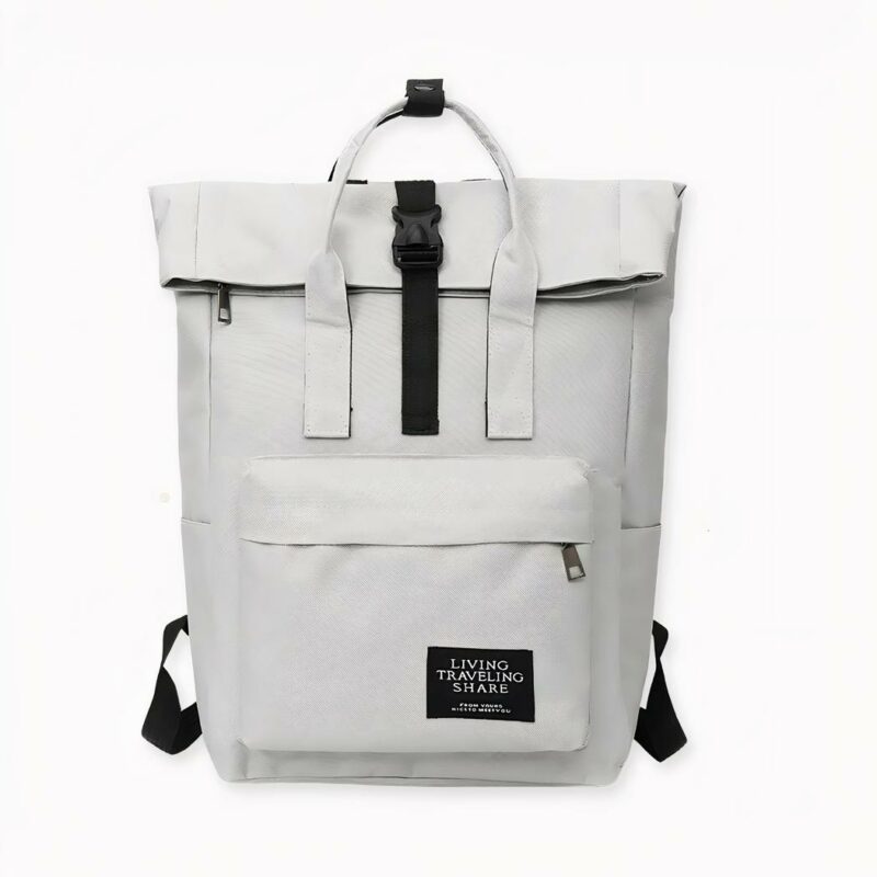 Vous venez de mettre la main sur le sac qui saura vous servir à chaque instant. Partez le matin avec votre thermos de café dans la poche latérale, déballez ensuite votre ordinateur sur la table de votre lieu de coworking. En panne de batterie ? Chargez votre téléphone dans votre sac en utilisant l'espace dédié au câble de chargement. Fermez en suite votre sac en toute sécurité grâce à son double système de fermeture éclaire et rolltop.