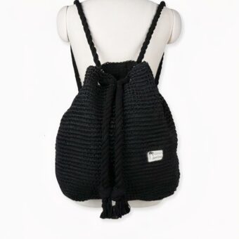 Ce sac à dos d'été en paille à cordon tricoté est un accessoire de mode indispensable pour vos journées ensoleillées.