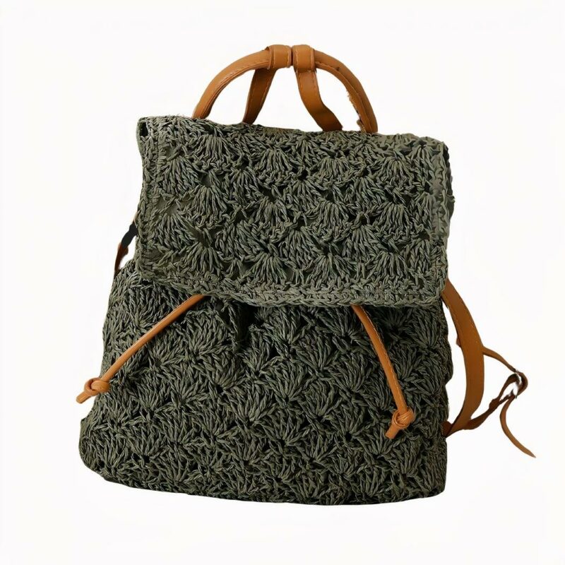 Ce sac à dos en paille pour femme est parfait pour les journées d'été.