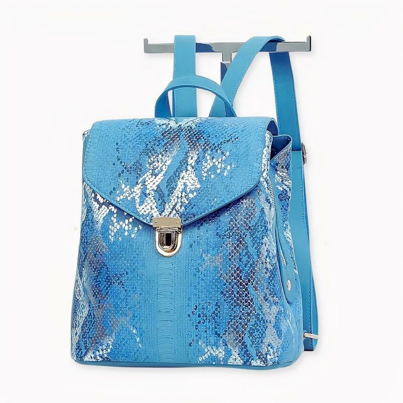 Notre sac à dos en cuir pour femme est un accessoire indispensable pour compléter votre look.