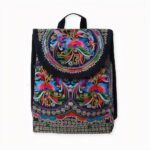 Ce sac à dos femme est une pièce unique et originale qui se démarque des autres.